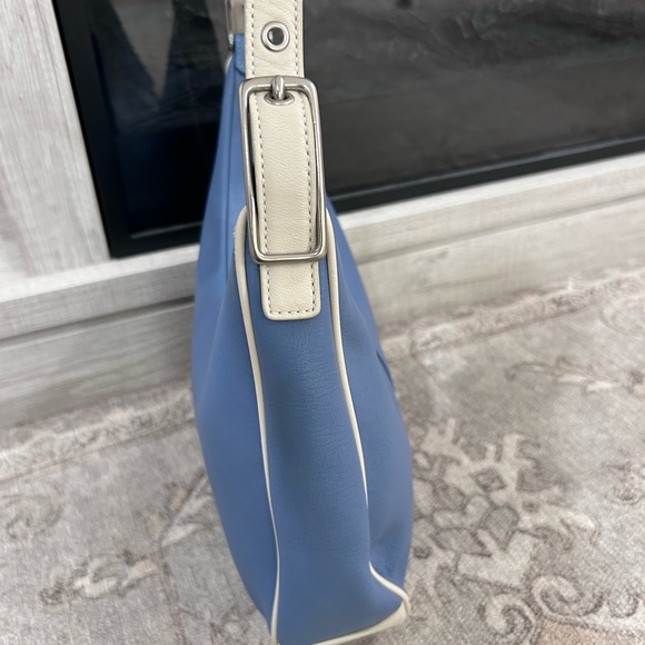 Coach West Zoe Legacy Vintage 90s Leather Bag Color is light blue and cream! - Picture 5 of 16